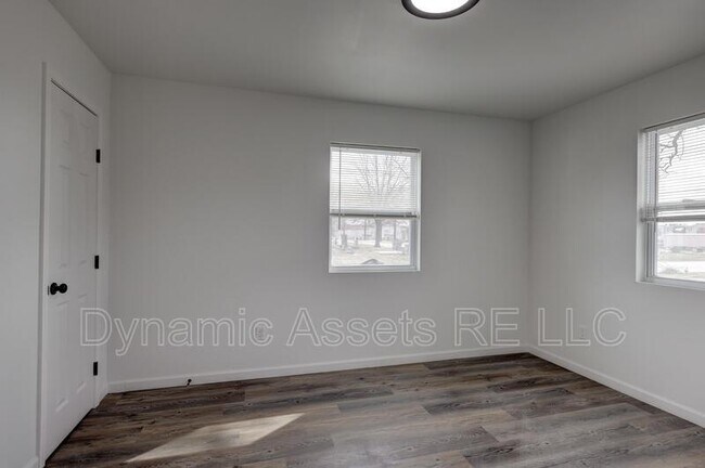 Building Photo - 509 E Quincy St