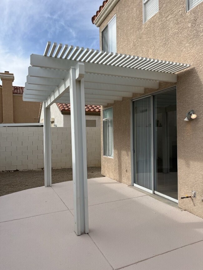 Building Photo - Encounter the ultimate luxury living experience with this 4-bedroom, 2197 sq ft house