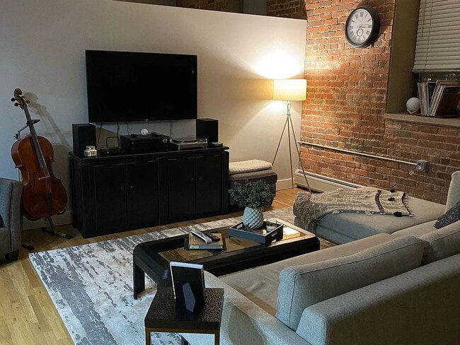 Building Photo - "Chic 1-Bedroom Urban Retreat in Vibrant Denver Locale!"