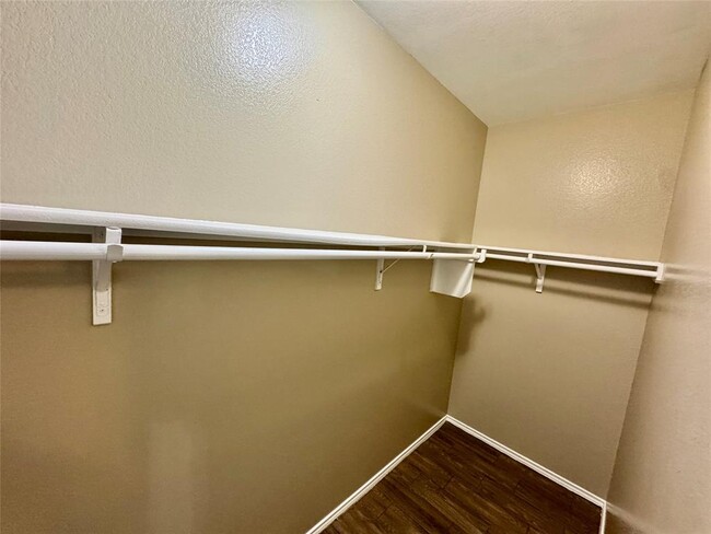 Building Photo - 5716 Knoll Pines Pass