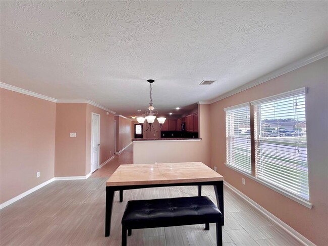 Building Photo - 803 Sweet Flower Dr