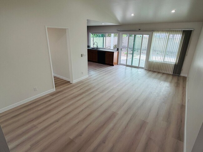 Building Photo - Stylish Single-Story Living in Coveted South Coast Metro