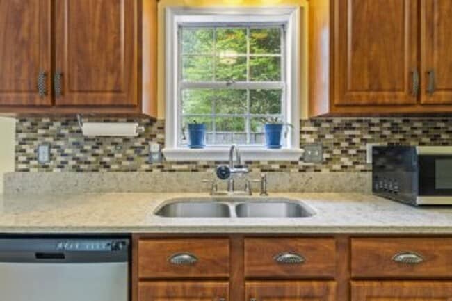 Building Photo - 502 Jasmine Ln