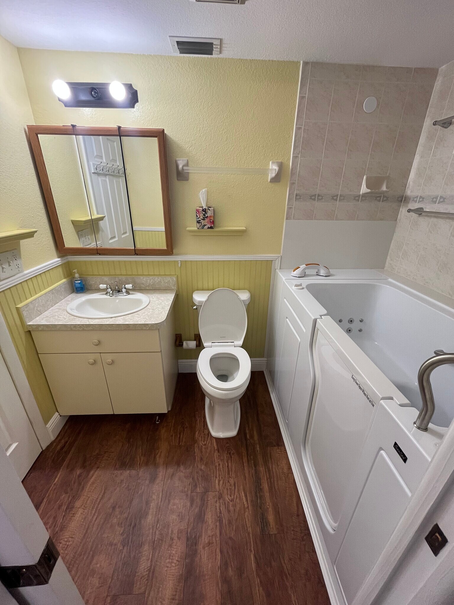 ** Spa tub is scheduled to be converted to a BRAND NEW standing shower. - 516 Northmoor Ave N