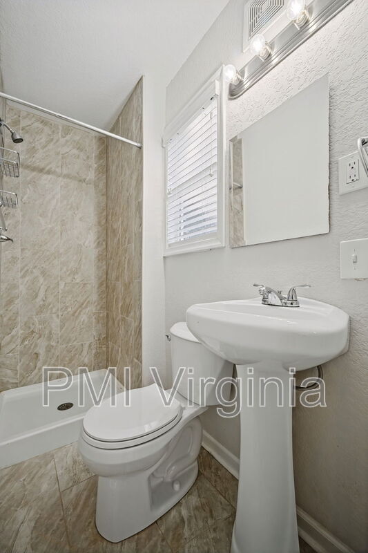 Building Photo - 864 W 36th St