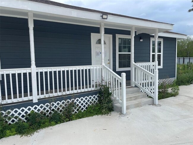 Building Photo - 16138 W Bellfort Blvd
