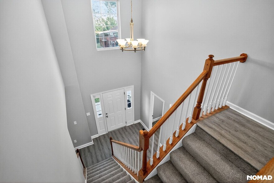 Building Photo - 7 Hickory St