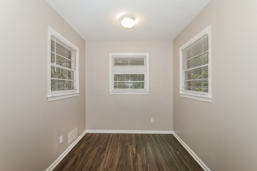 Building Photo - 7487 Grayson Dr