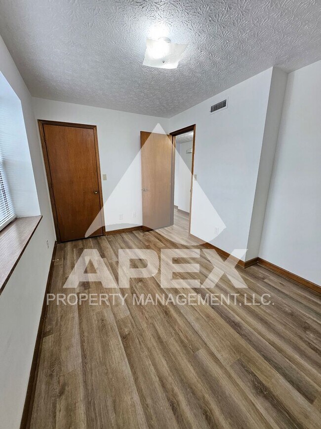 Building Photo - Cute 2 Bd - 1 Ba Single Family Brick Home ...