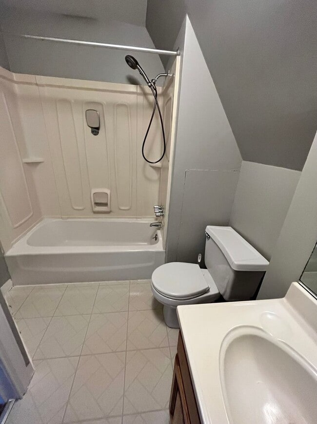 Building Photo - Modern 3-Bedroom Apartment in the Heart of Conshohocken | $2,400/Month