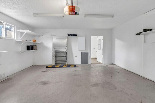 Building Photo - 290 NW 65th Ave