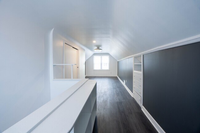 Building Photo - 361 Adams Ct