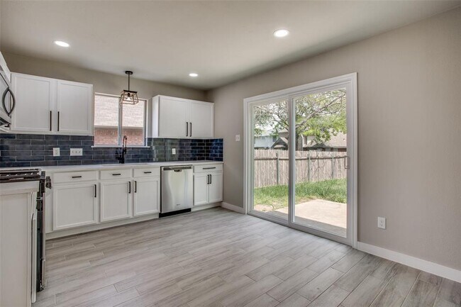 Building Photo - 517 Dusty Leather Ct