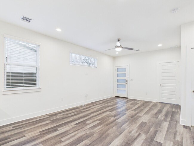 Building Photo - 6102 Caddie St