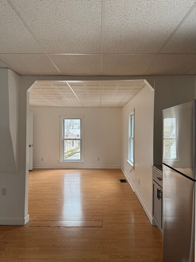 Building Photo - 1006 Academy St