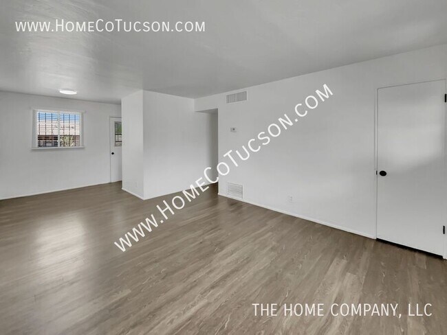 Building Photo - 2602 E Keswick Cir