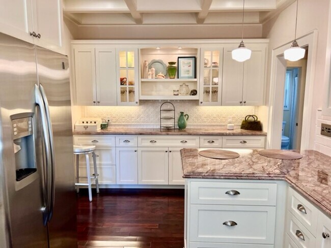 Building Photo - Historic Charm, Modern Comfort | 4BR + Den...
