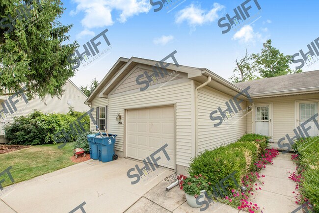 Primary Photo - 2688 Walnut Hills Ct - 3 bedroom Kentwood ...