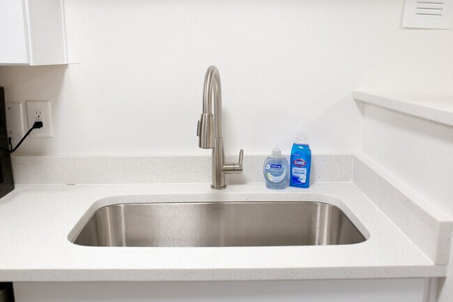 Building Photo - 4015 W 7th St