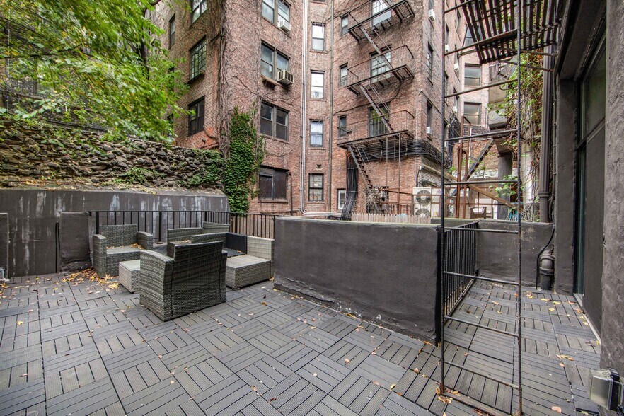 Building Photo - 355 E 50th St