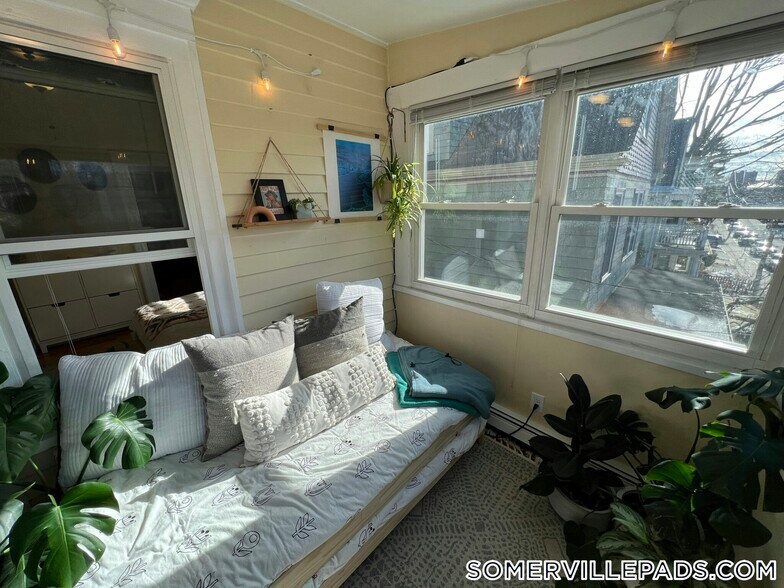 Building Photo - 12 Claremon St