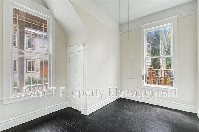 Building Photo - 512 E Waldburg Ln