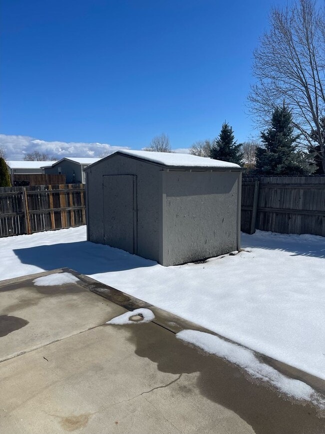 Building Photo - MOVE IN SPECIAL! Cozy 5 bedroom 2 bath Home - Erie