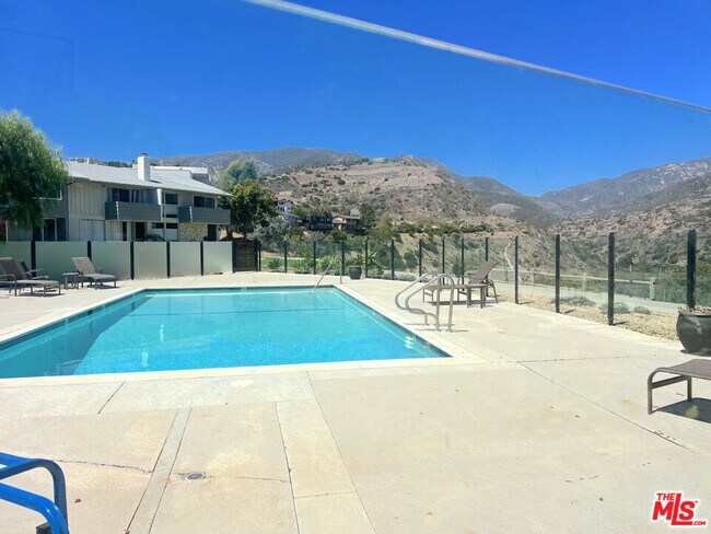 Building Photo - 6232 Tapia Dr