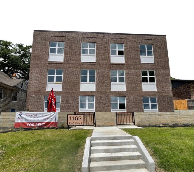 Primary Photo - 1162 Peabody Ave