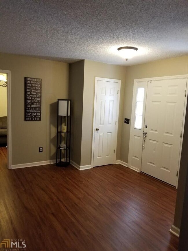 Building Photo - 2541 Westover Dr