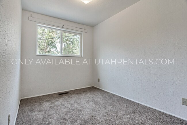 Building Photo - 729 E 4565 S