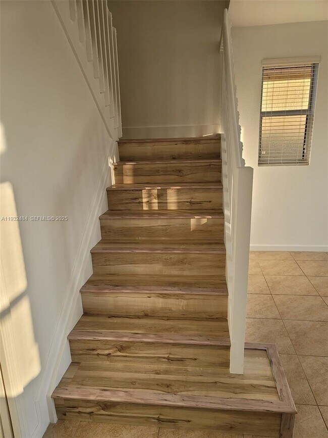 Building Photo - 156 SE 21st Terrace