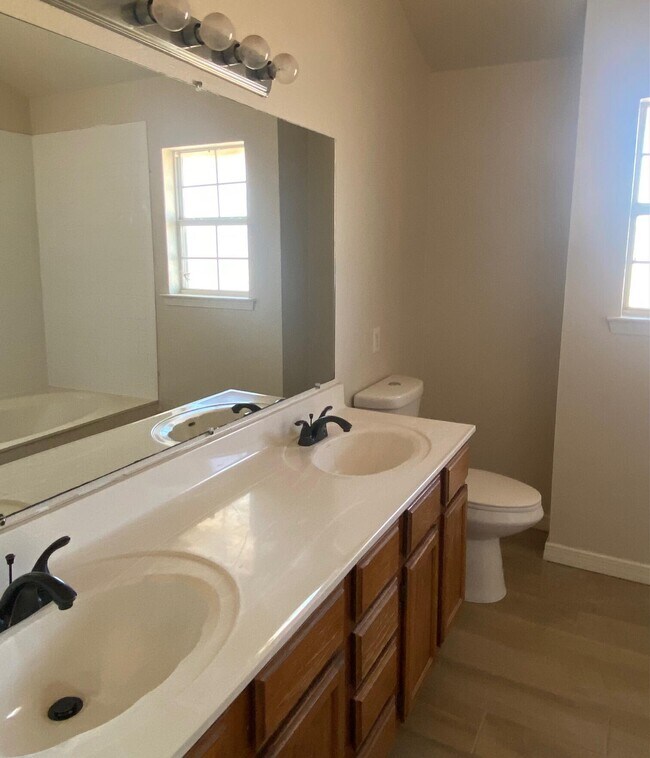 Building Photo - 12385 Paseo Alegre Dr