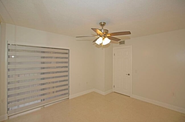 Building Photo - 1917 19th Way