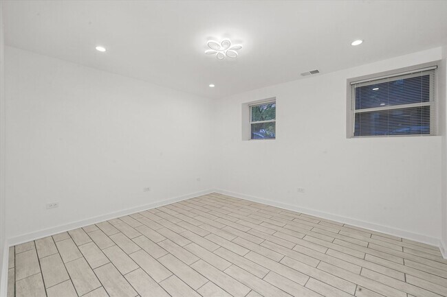 Building Photo - 2203 W Giddings St