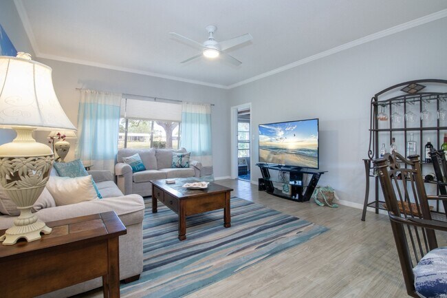 Building Photo - Fully Furnished - 2 bed 2 Bath villa - South Sarasota