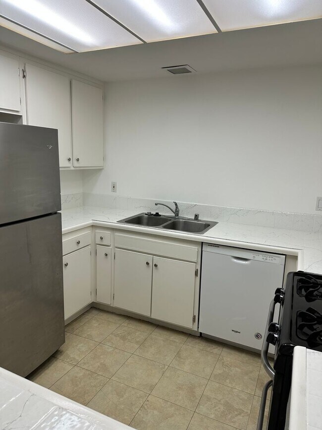 Building Photo - 1425 1st St