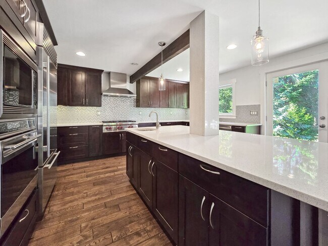 Building Photo - Stunning 4-Bedroom Home with Luxurious Mas...