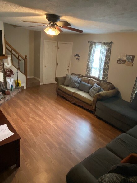 Building Photo - 915 Joseph club dr