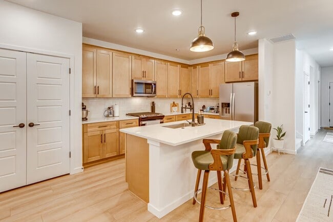 Building Photo - 21176 E 62nd Dr