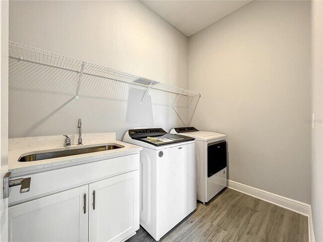 Building Photo - 13181 McMillan Dr