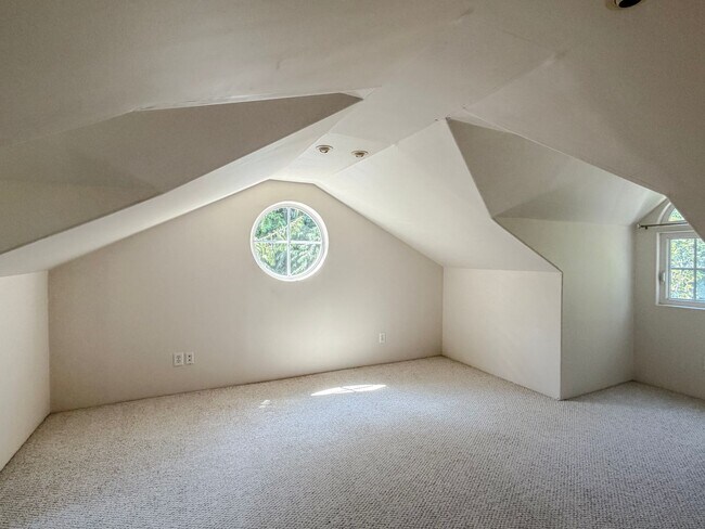 Building Photo - Lovely 4bd/2bth Haller Lake Home in North Seattle, $3,995/mo.