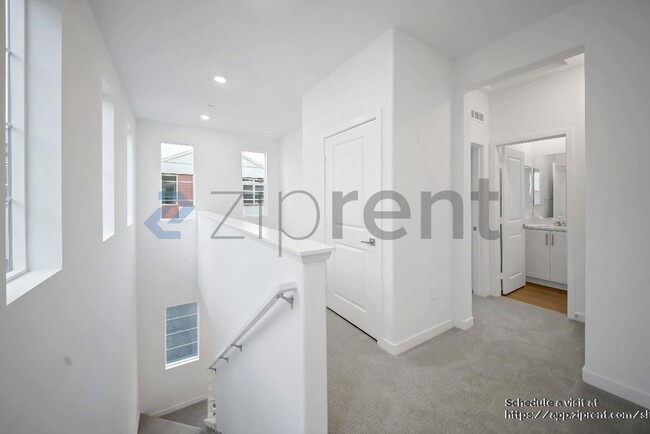 Building Photo - 2556 E Lincoln Paseo