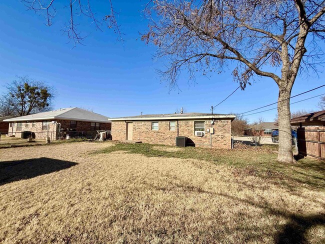 Building Photo - 3013 Lavell Ave