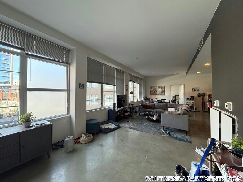 Building Photo - 160 E Berkeley St