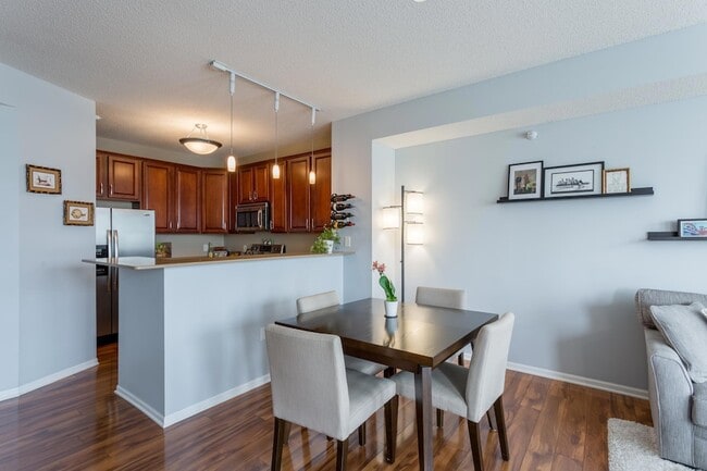 Building Photo - 545 N 1st St