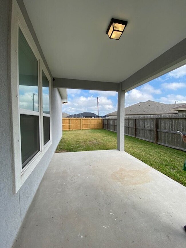 Building Photo - 3806 Negin Dr