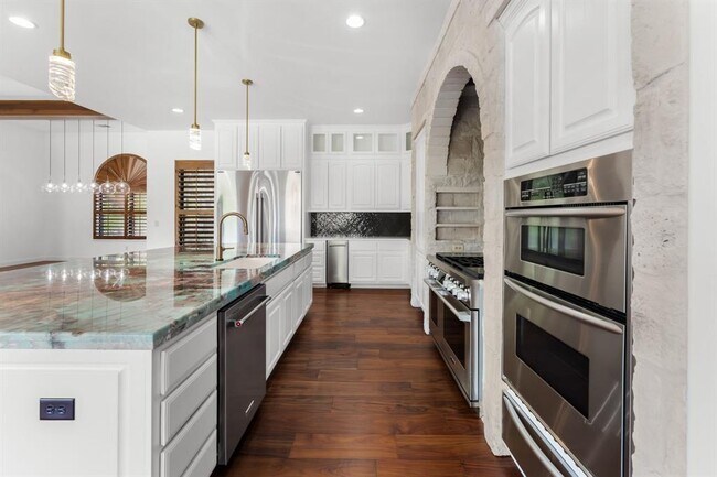 Building Photo - 2633 Collingwood Dr