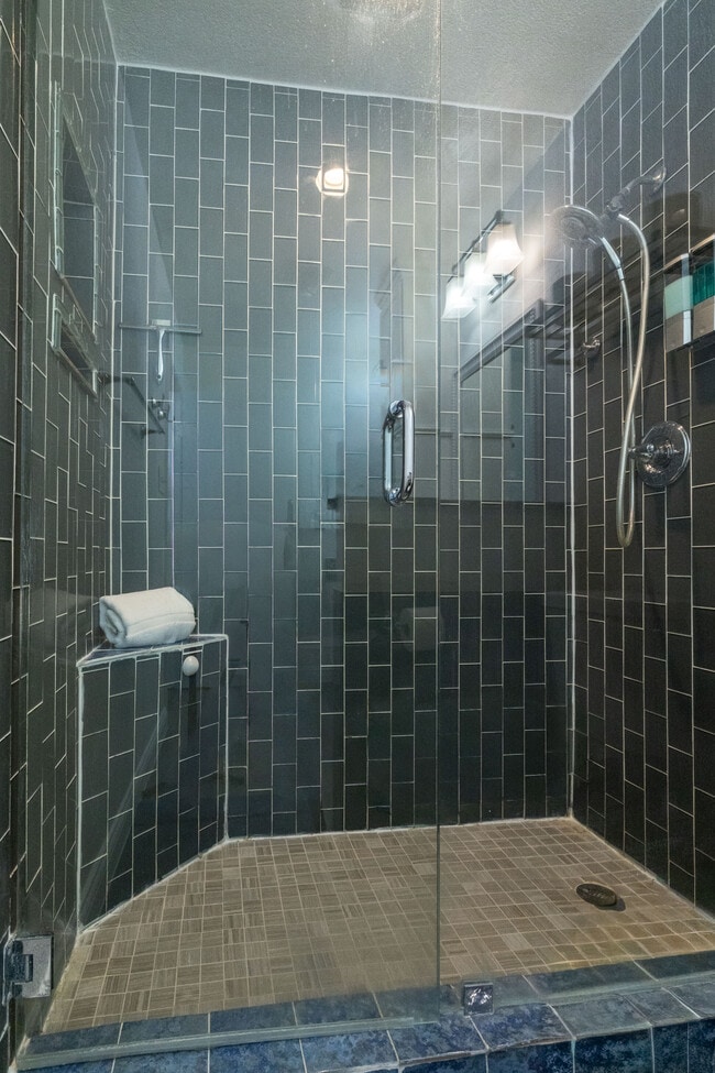 Building Photo - 864 Warwick Dr