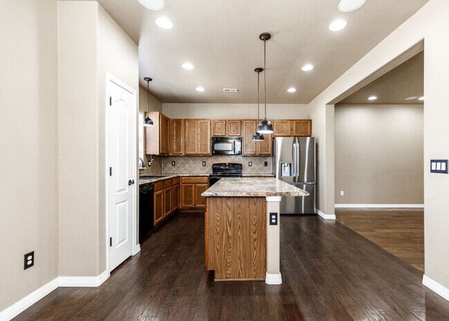 Building Photo - Westside 3 Bed Townhouse in Gold Hill Mesa